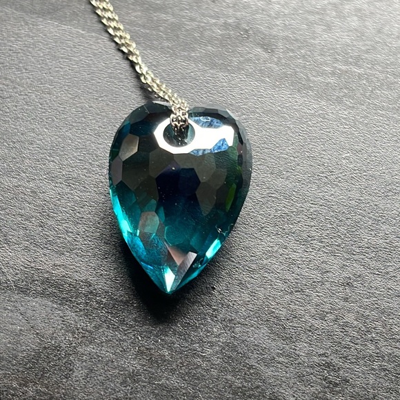Swarovski Pendent With Necklace - Picture 7 of 7